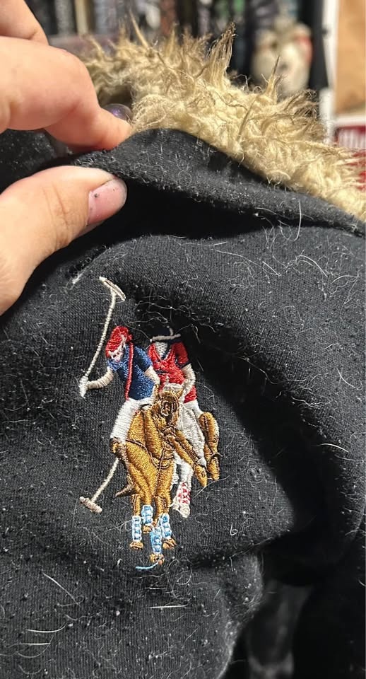 FREE Sweater Medium - photo 2