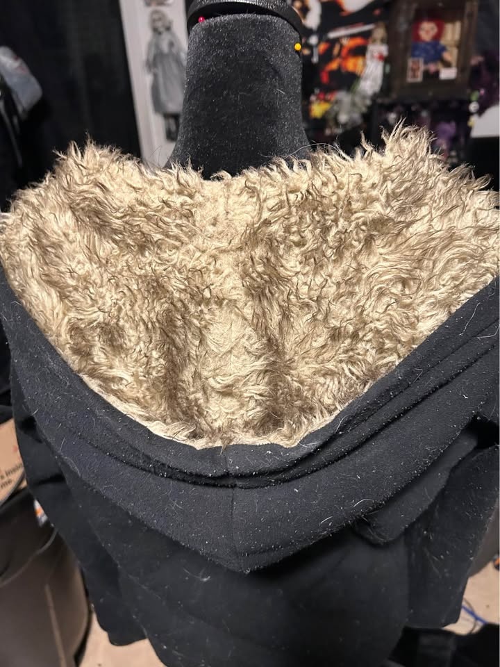 FREE Sweater Medium - photo 4
