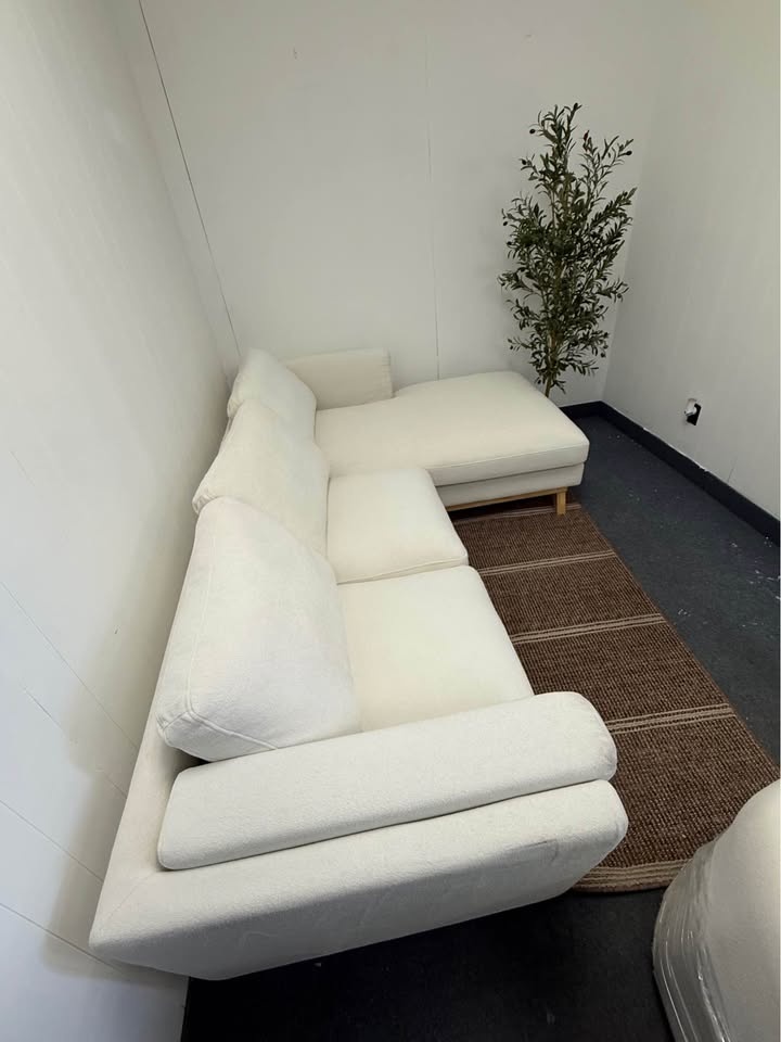 Modern L-Shaped Sectional Sofa – Brand New - photo 4