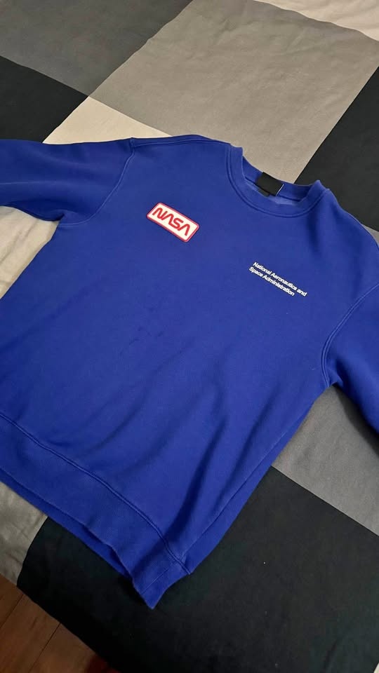 H&M NASA SWEATER