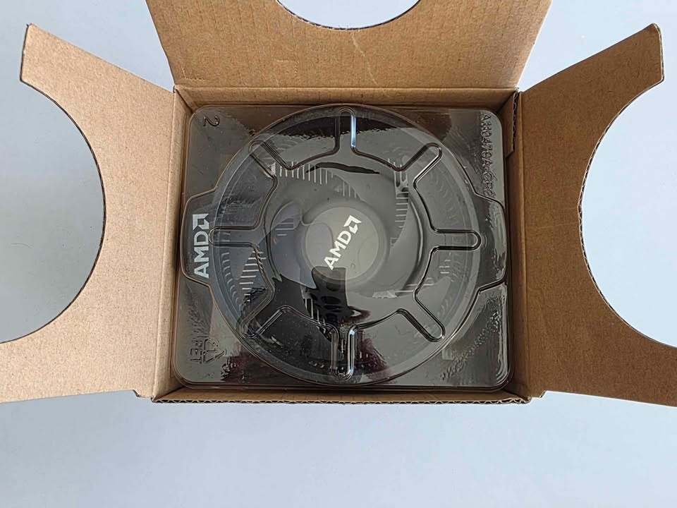 AMD Ryzen 5 3600x Processor + Wraith Spire Cooler (New) - photo 4