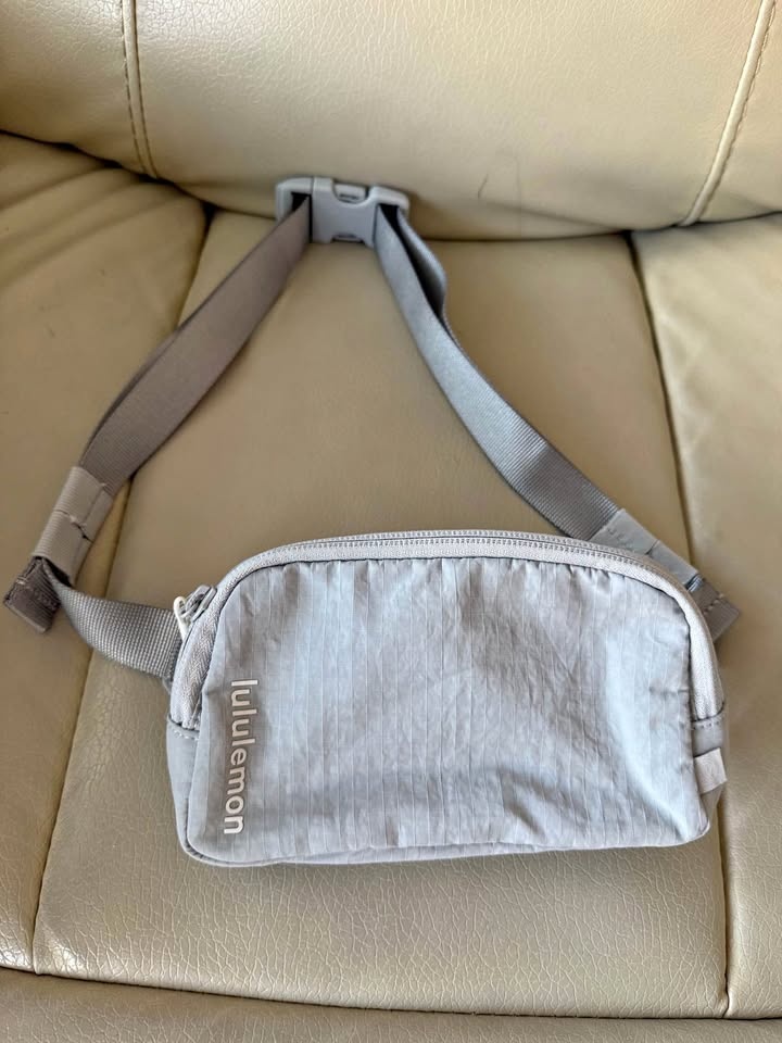 Lululemon Belt Bag Light Grey