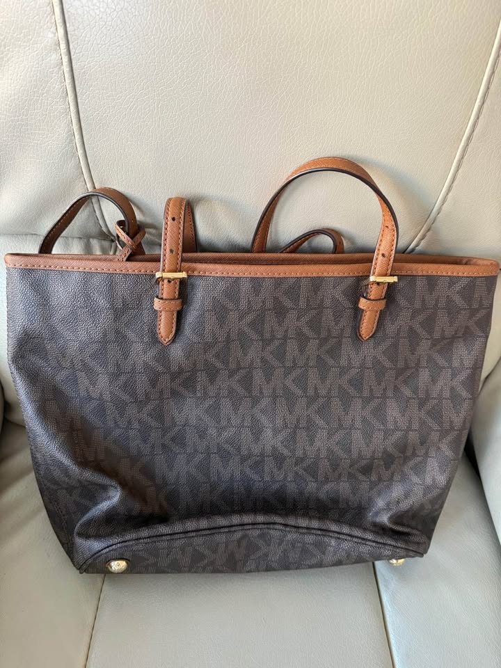 Michael Kors MK Monogram Brown Tan Tote Bag - photo 2