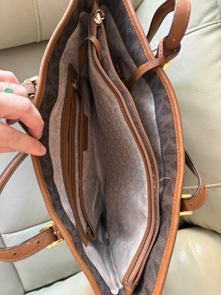 Michael Kors MK Monogram Brown Tan Tote Bag - photo 3