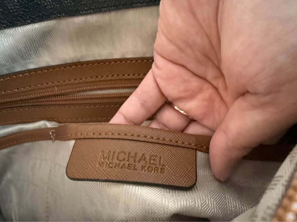 Michael Kors MK Monogram Brown Tan Tote Bag - photo 4