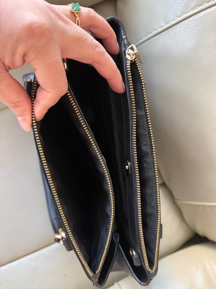 Coach Black Handbag Crossbody Gold Hardware - photo 4