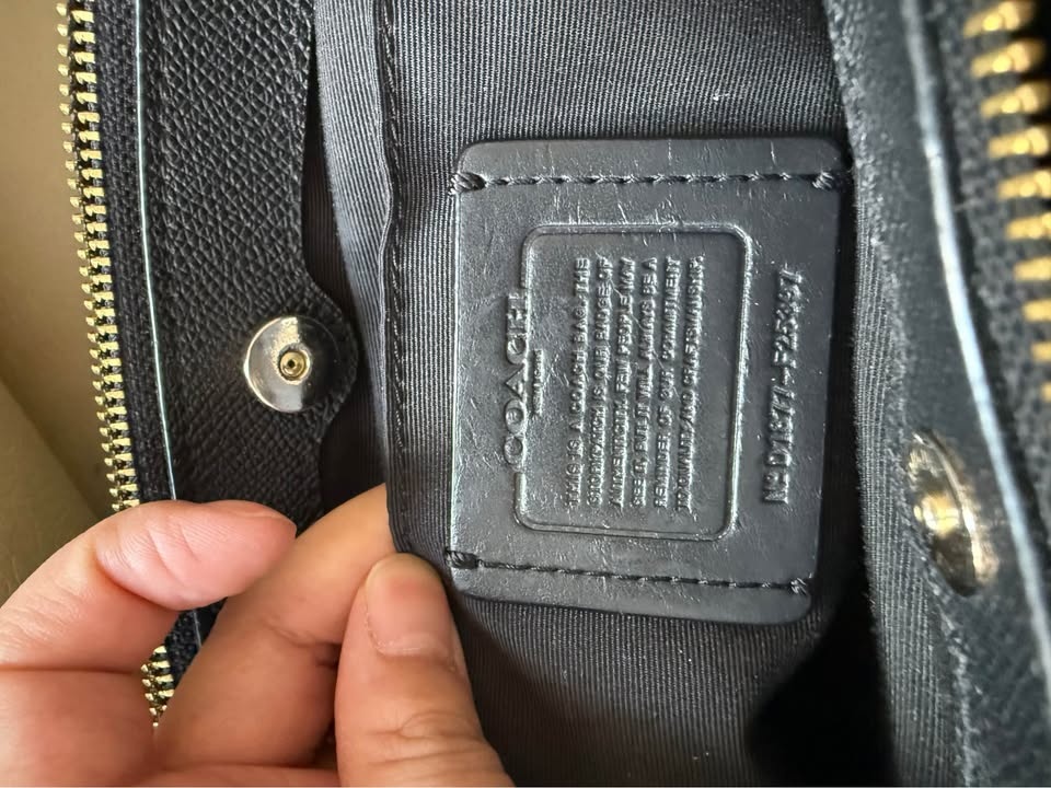 Coach Black Handbag Crossbody Gold Hardware - photo 5