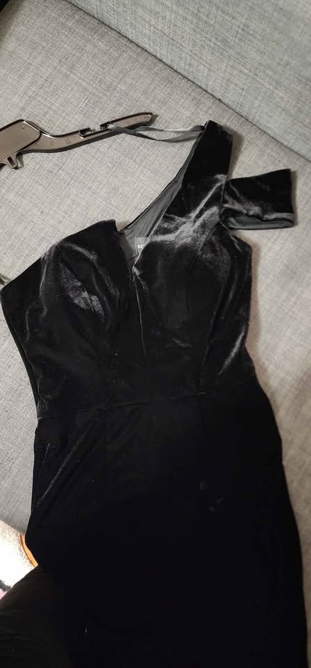 Betsy & Adam Women's Long Velvet prom Dress - photo 4