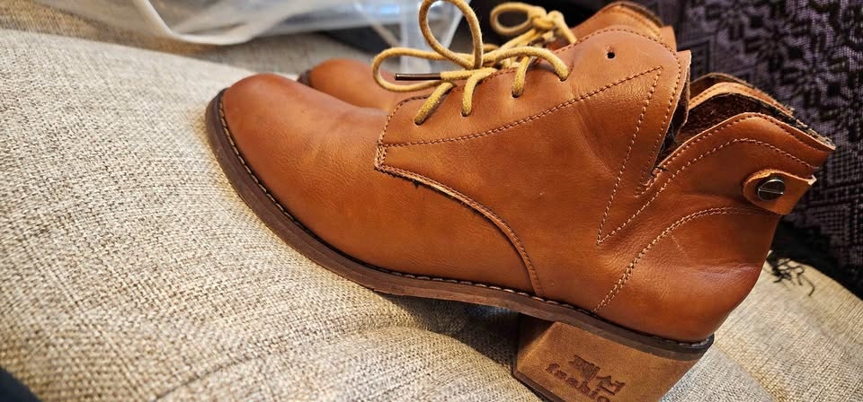 Kangnai Women's Casual Leather Ankle Boots