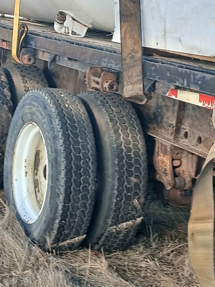53ft Flatbed Trailer - photo 2