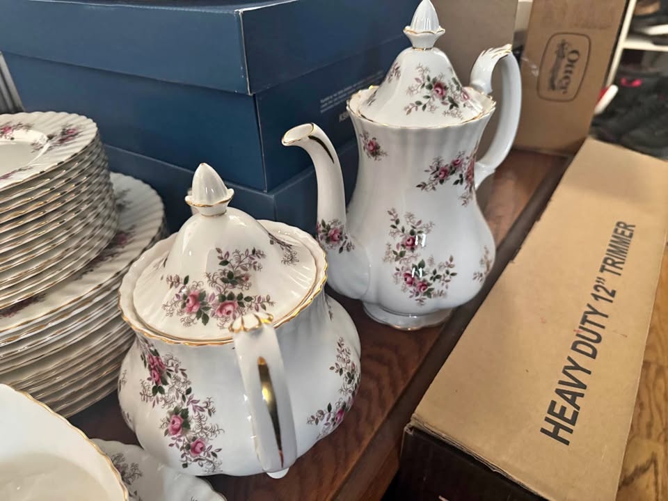 Royal Albert Lavender Rose Dinner Set
