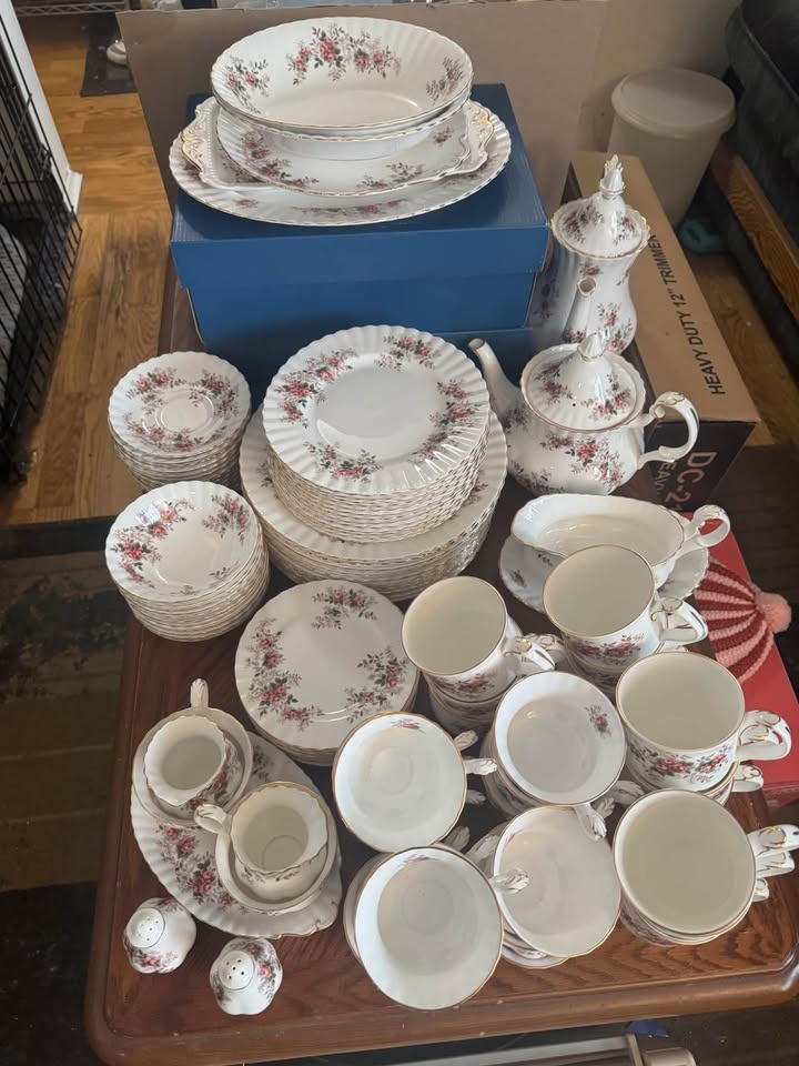 Royal Albert Lavender Rose Dinner Set - photo 2