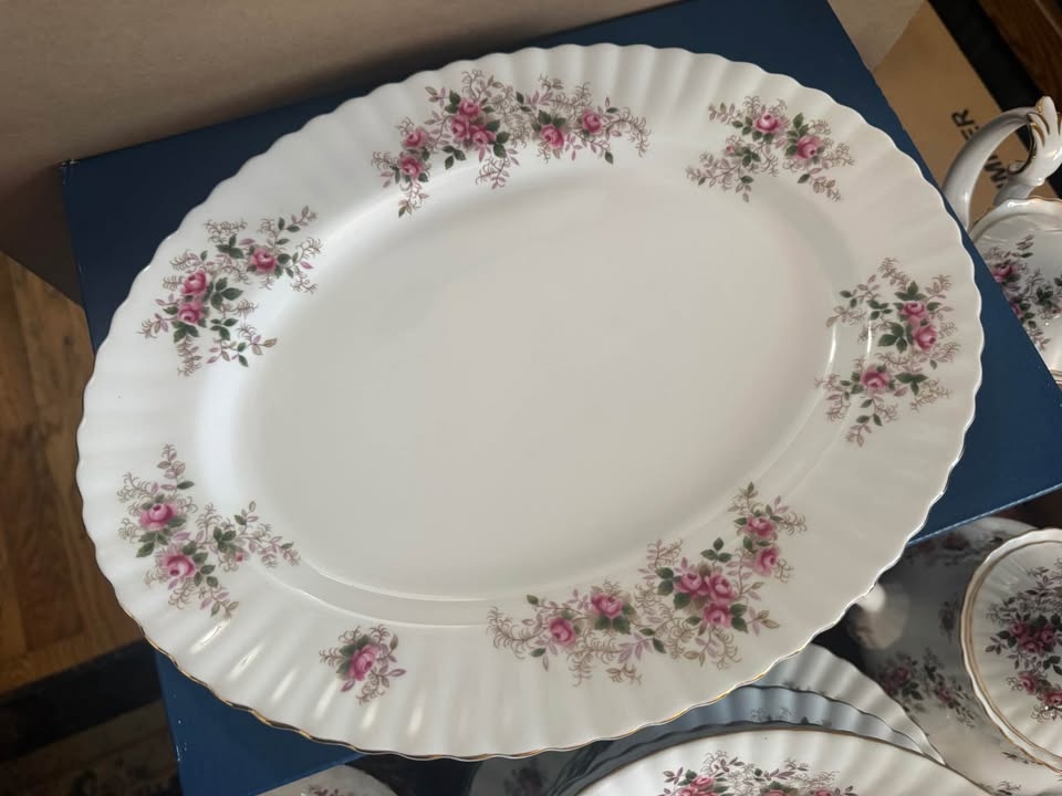 Royal Albert Lavender Rose Dinner Set - photo 3