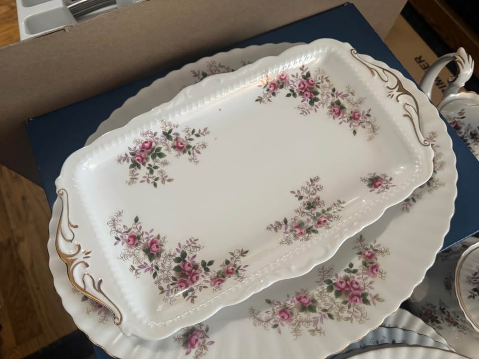 Royal Albert Lavender Rose Dinner Set - photo 4