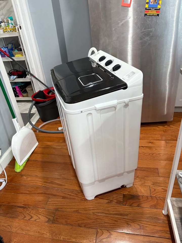 Laundry machine - photo 2