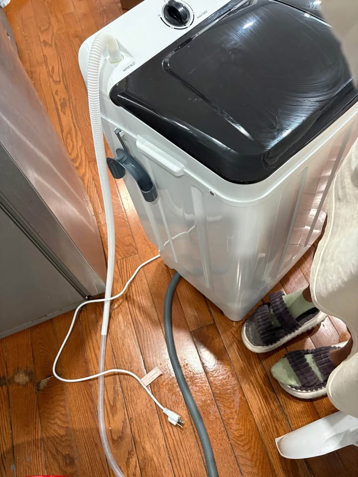Laundry machine - photo 3