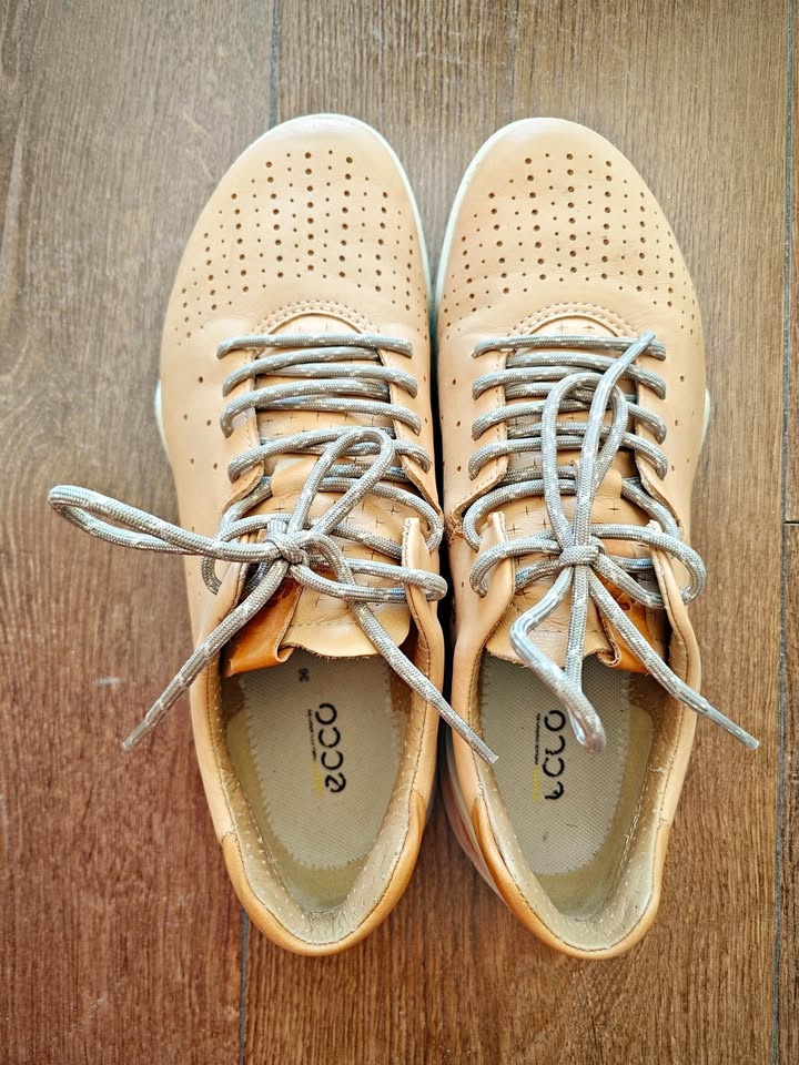 ECCO Leather Sneakers - Size 36 - Excellent Condition