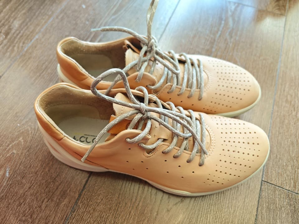 ECCO Leather Sneakers - Size 36 - Excellent Condition - photo 2