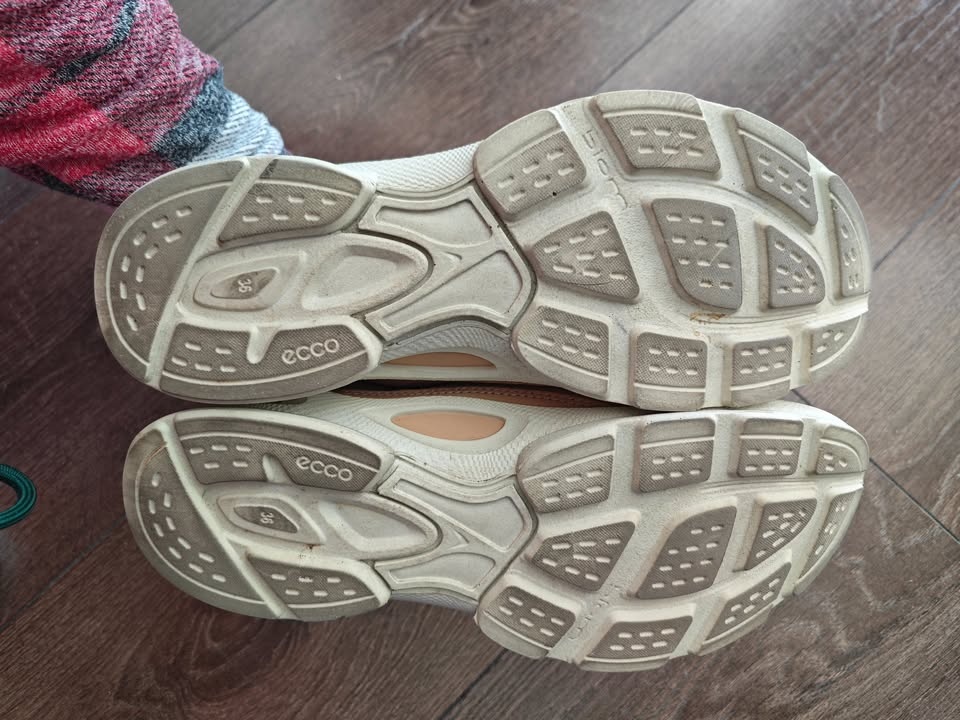 ECCO Leather Sneakers - Size 36 - Excellent Condition - photo 3
