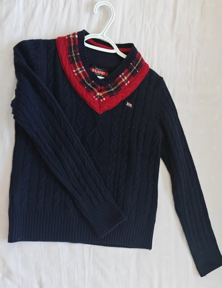 E-LAND American Classic V-Neck Sweater - Size S - photo 2