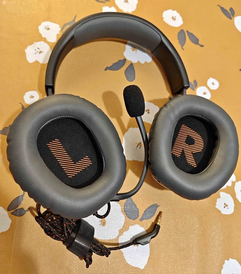 JBL Quantum 100M2 Gaming Headset - Like New (Open Box)