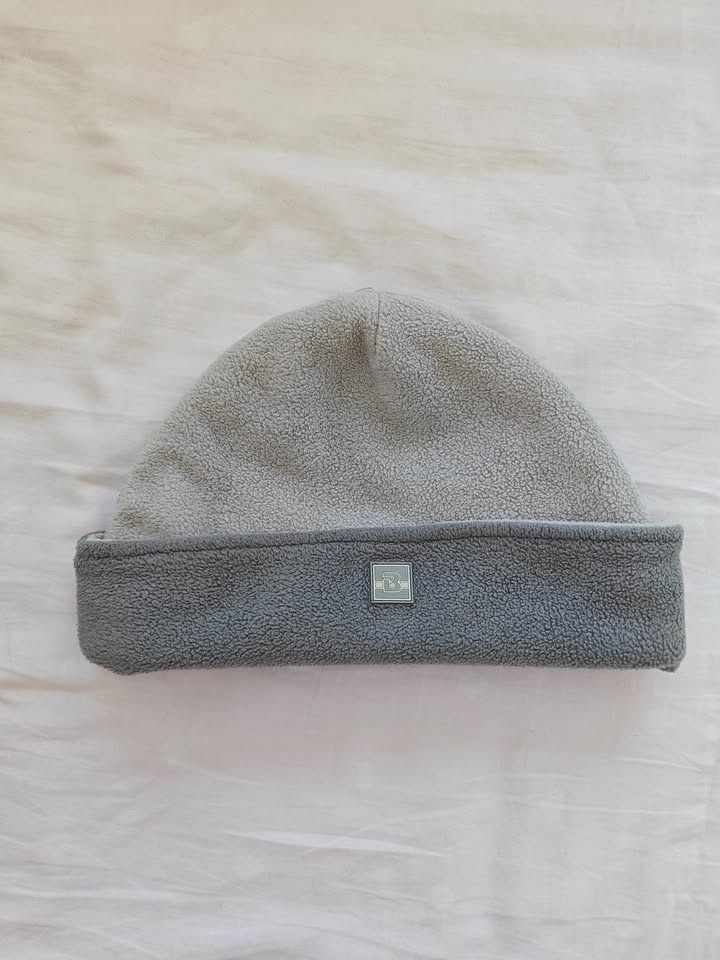 Two-Tone Fleece Beanie - Grey - Excellent Condition - photo 2