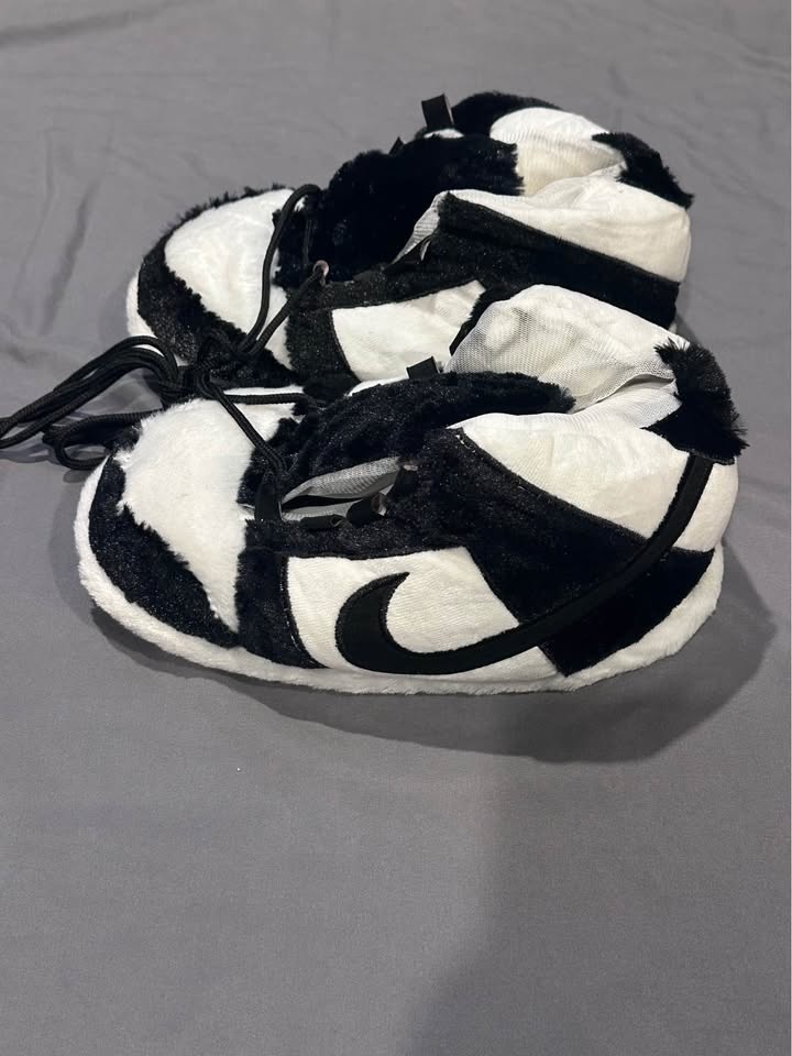 Nike Black-And-White Panda Cozy Slippers - photo 3