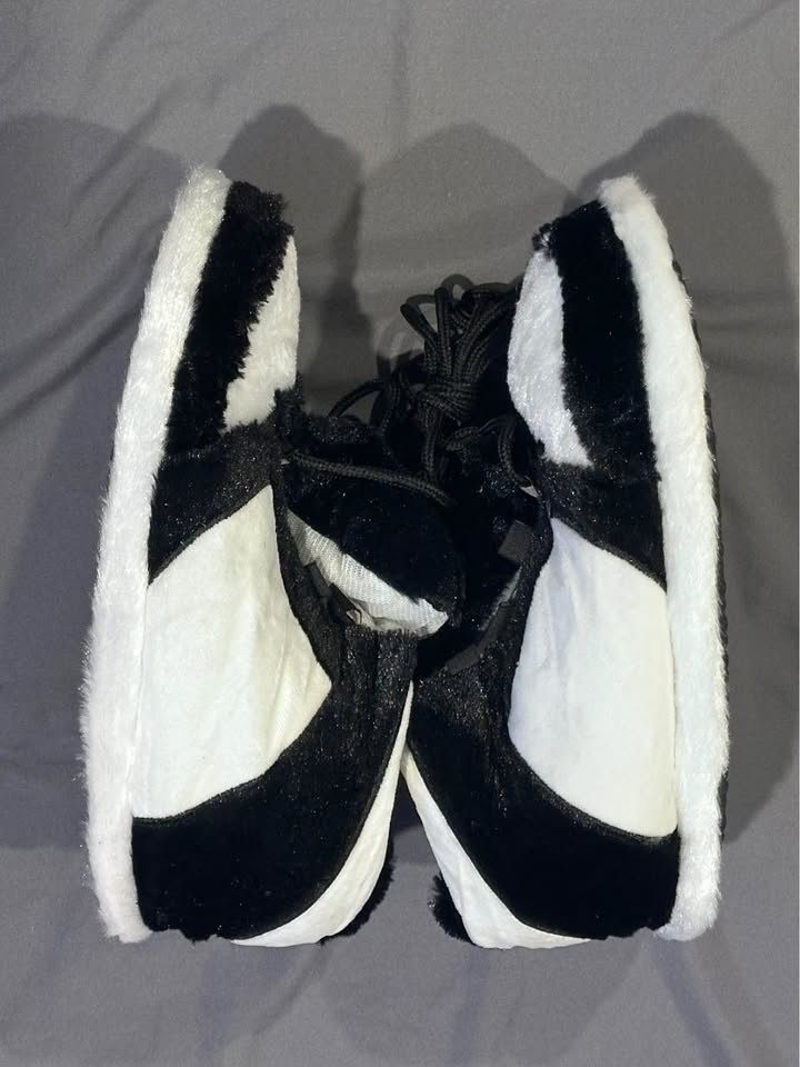 Nike Black-And-White Panda Cozy Slippers - photo 5