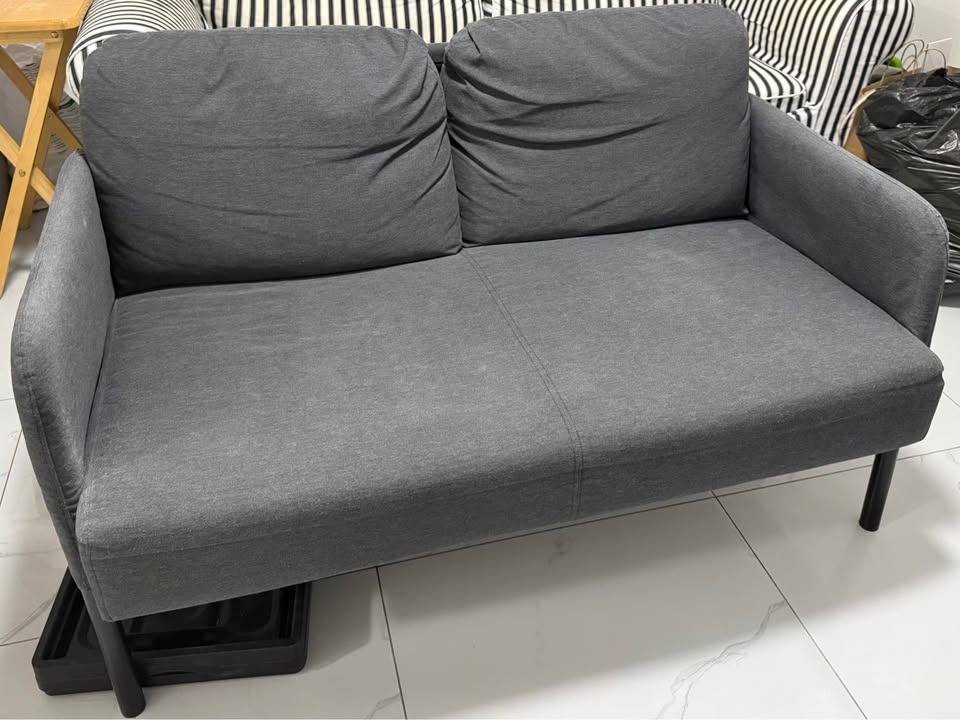 Glodstad Loveseat – Dark Grey - photo 2