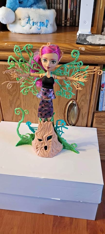 MH Collectible - Treesa Thornwillow  🏆