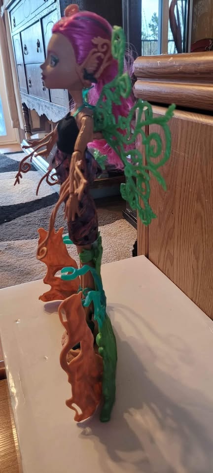 MH Collectible - Treesa Thornwillow  🏆 - photo 3
