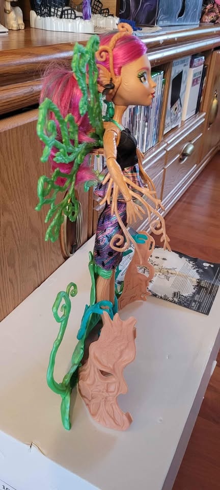 MH Collectible - Treesa Thornwillow  🏆 - photo 4