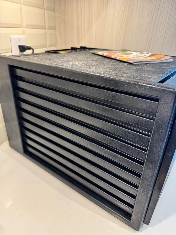 Excalibur Food Dehydrator 9 Shelf - Like New - photo 2