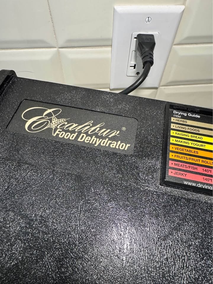 Excalibur Food Dehydrator 9 Shelf - Like New - photo 4