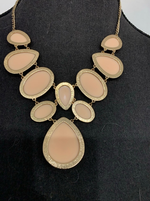 Elegant cream necklace - photo 3