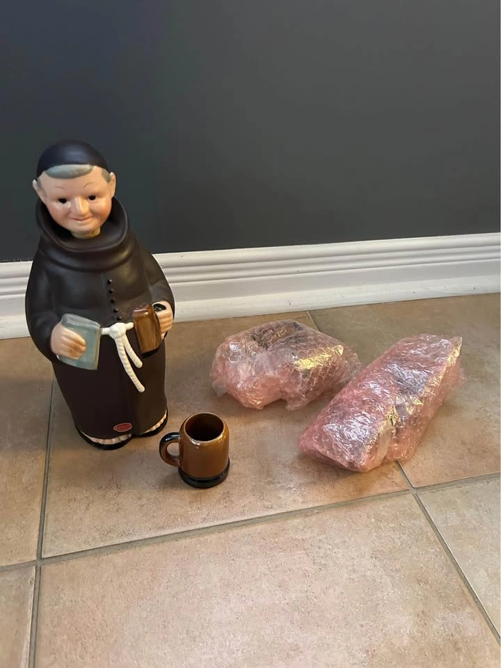 Vintage Friar Monk Decanter and 6 Cups - photo 5