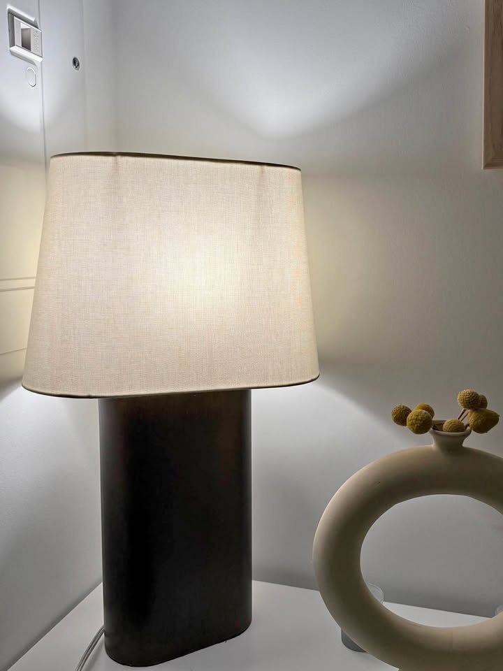 Modern wood column table lamp