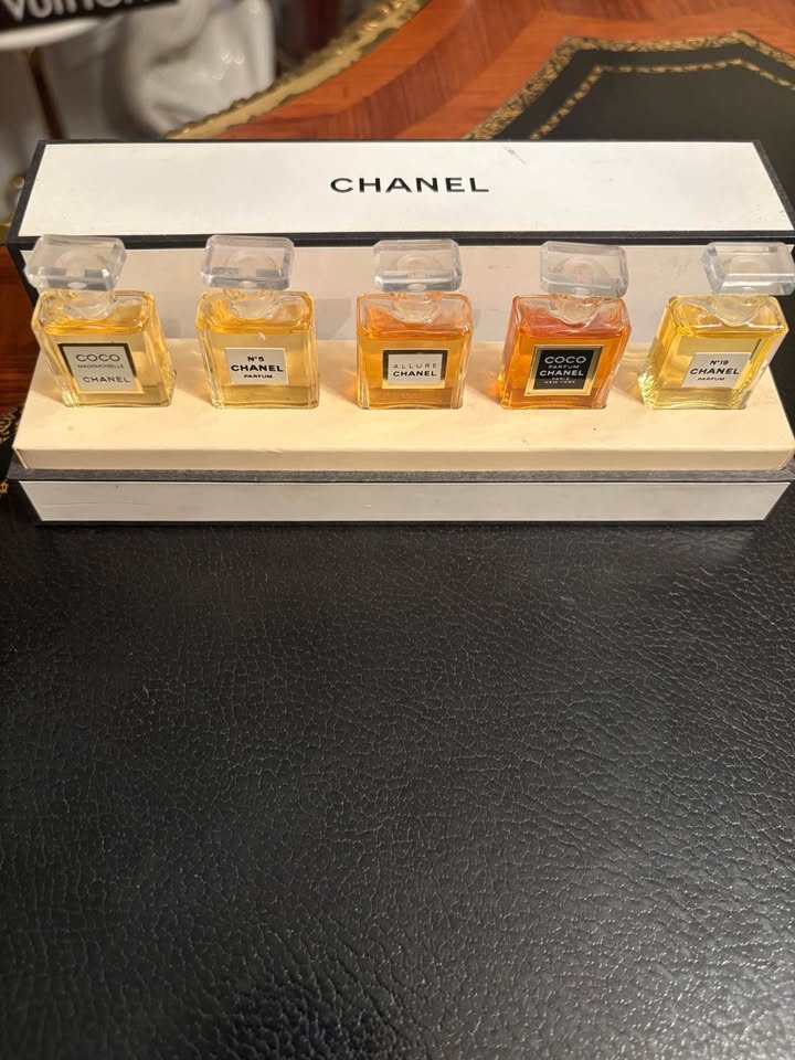 Vintage CHANEL Parfum Miniature Coffret Set - 5 Iconic Fragrance - photo 2