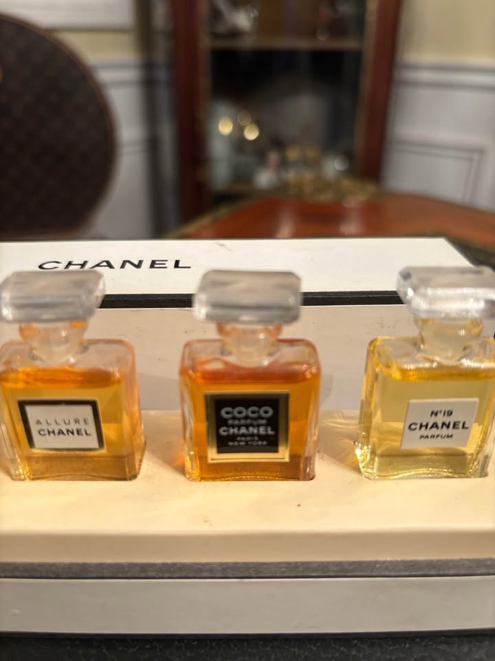Vintage CHANEL Parfum Miniature Coffret Set - 5 Iconic Fragrance - photo 3