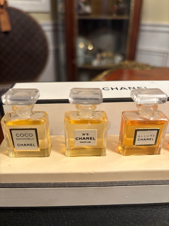 Vintage CHANEL Parfum Miniature Coffret Set - 5 Iconic Fragrance - photo 5