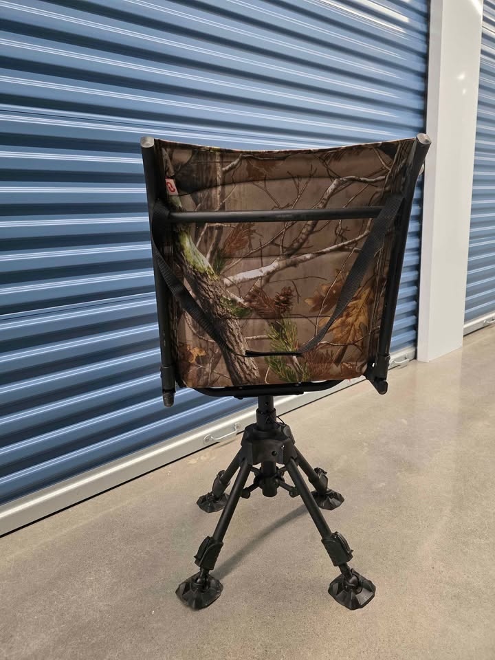 Costway 360° Swivel Hunting Chair - photo 2