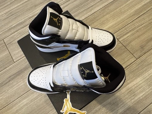 Jordan Air Jordan 1 Mid SE GS Black Metallic Gold White Patent 🏆 - photo 2