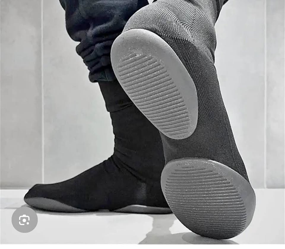 Yeezy Pods Size 2 (Size 8-11M)