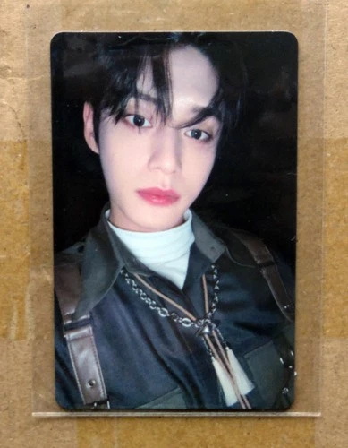 ZB1 Jiwoong Melting Point Photocards [CHOOSE VER.] - photo 2