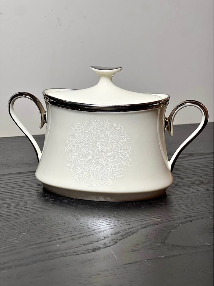 Lenox MOONSPUN Covered Sugar Bowl PLATINUM Trim Ivory