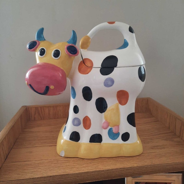 Collectible ceramic cookie jar