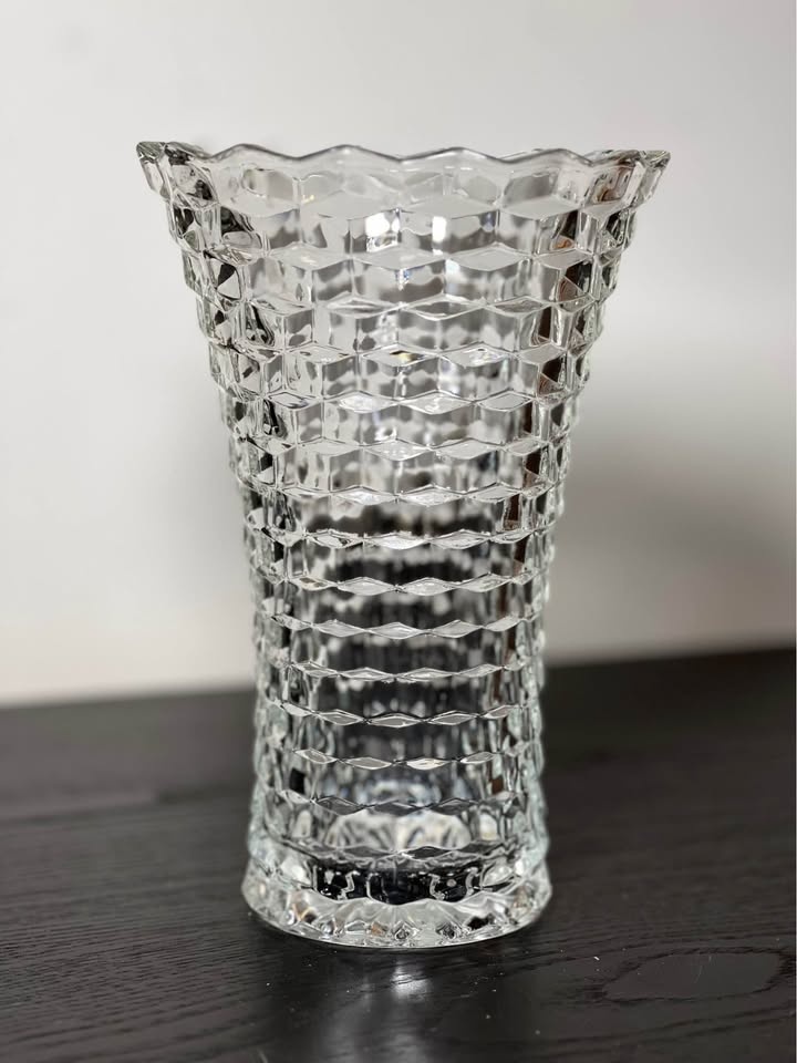 Cubist-style or American-Style Pressed Glass Vase 8" - photo 2