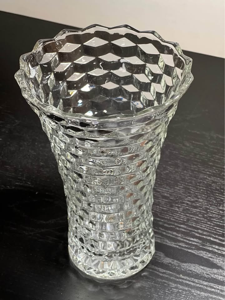 Cubist-style or American-Style Pressed Glass Vase 8" - photo 3