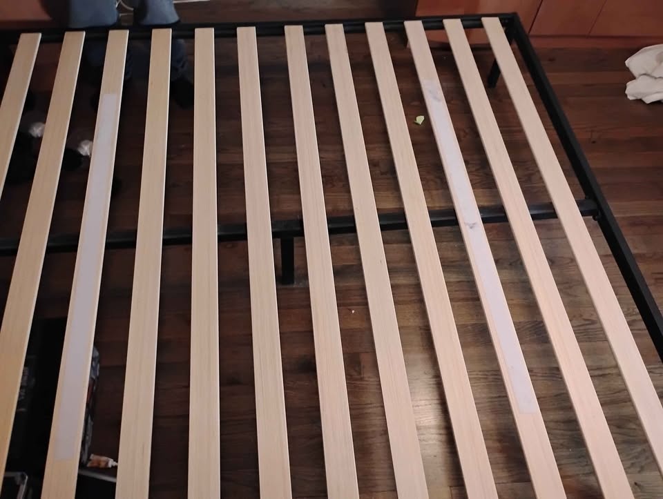 King size bed frame - photo 2