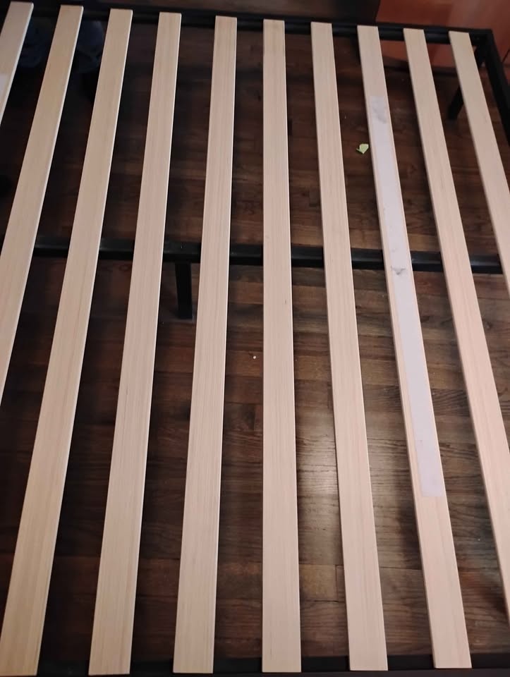 King size bed frame - photo 3